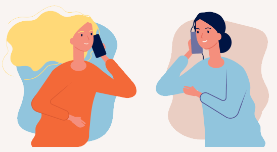 Две женщины разговаривают по телефону